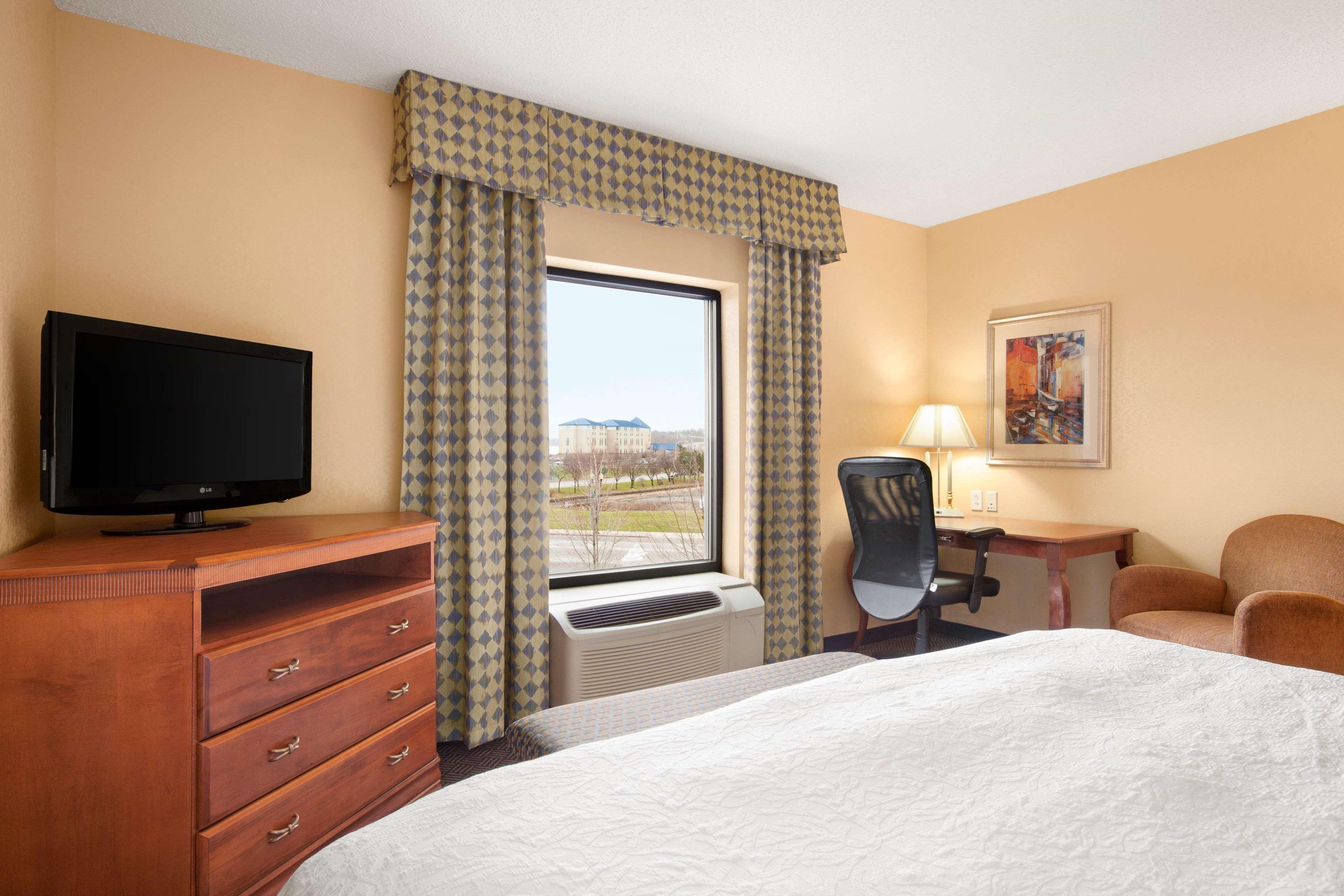 Hampton Inn Geneva Exterior foto
