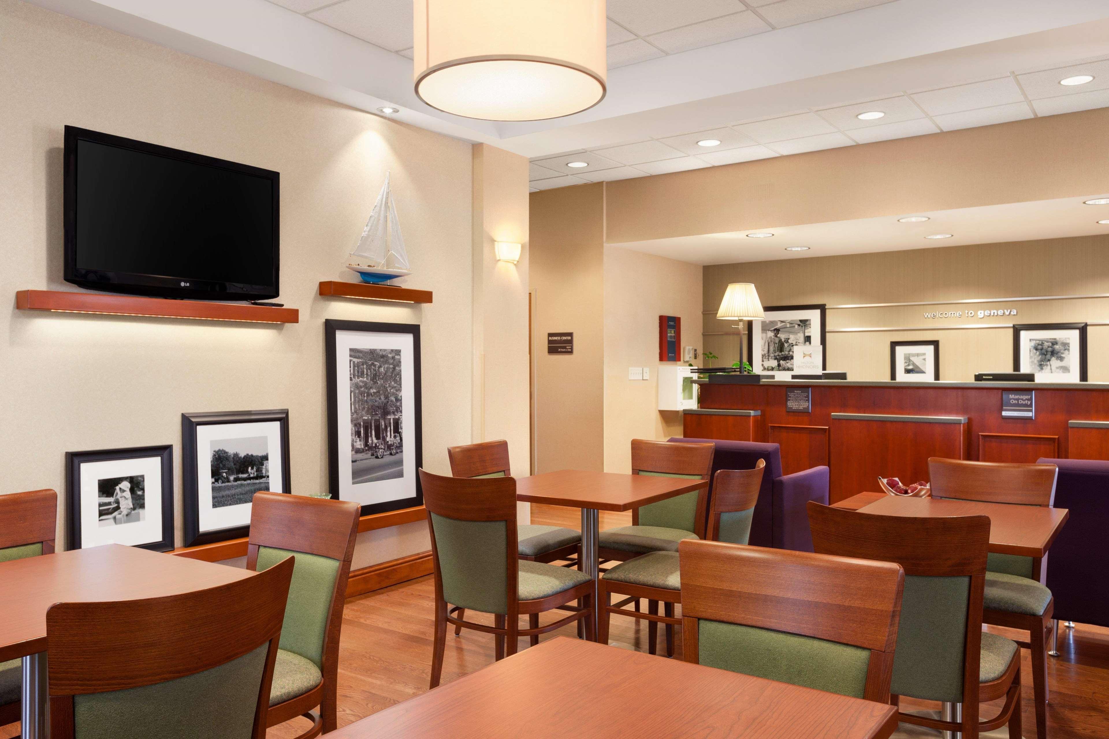 Hampton Inn Geneva Exterior foto